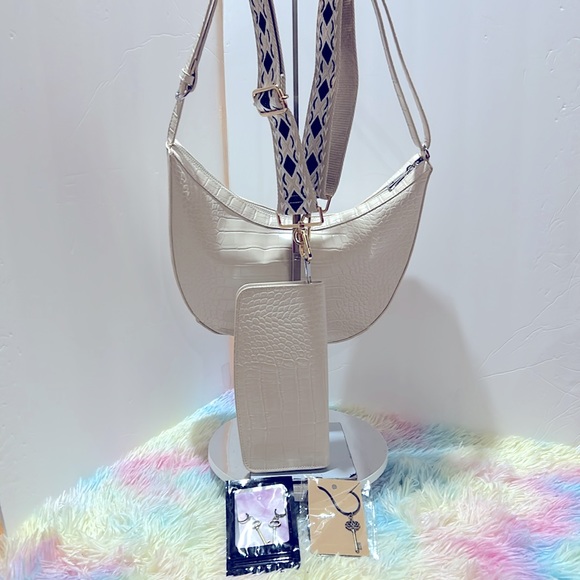 NWOT A New Day Shoulder Bag & Wallet you can Use this as A Hang on Shoulder - Picture 11 of 15